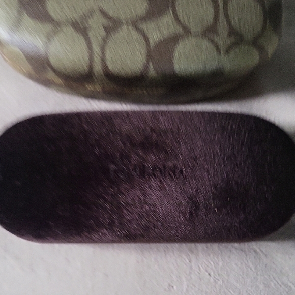 Elegant Brown and Black Eyewear Cases - Picture 4 of 6